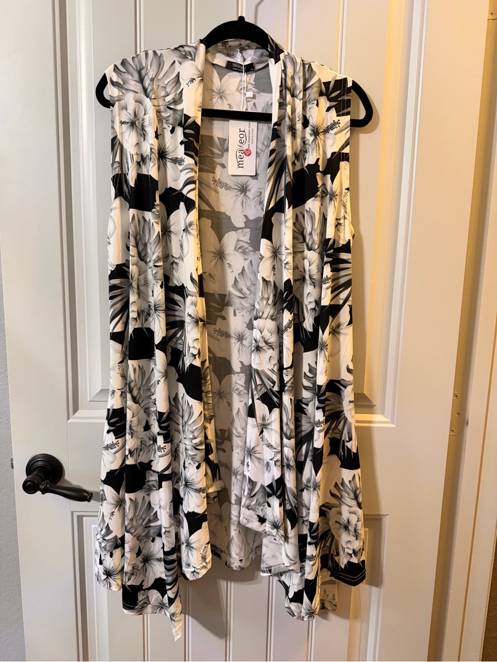 Black & White Floral Sleeveless Drape Cardigan
